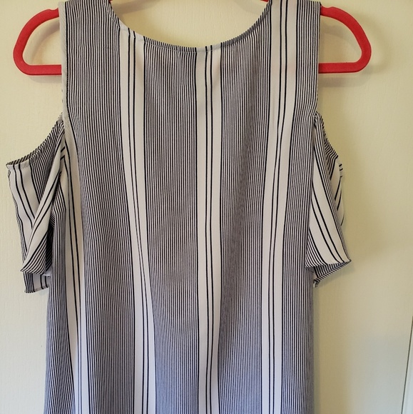 Bobeau  navy and white vertical stripe top. - Picture 3 of 6